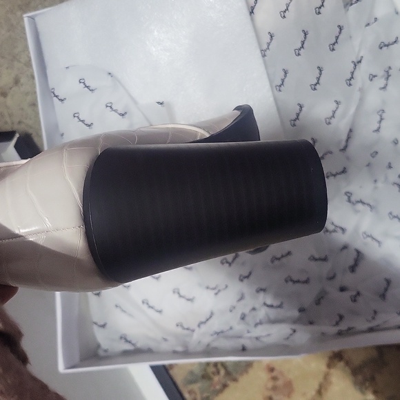 OFF WHITE CROCODILE PU NASHVILLE BOOTS NIB - Picture 4 of 5